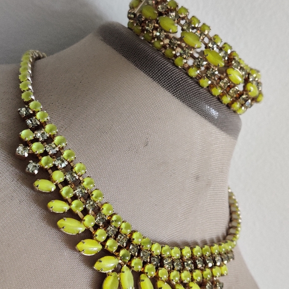 Exquisite Joseph Warner Chartreuse Yellow Necklace and Bracelet jewelry set - Picture 10 of 15